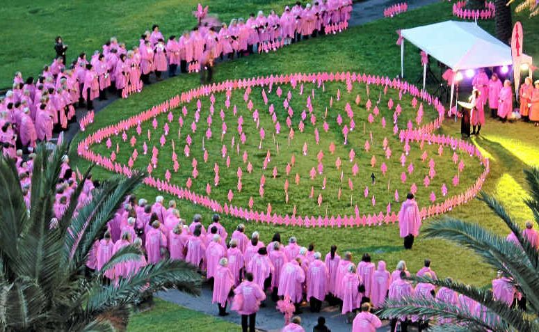 Robyn Sack and Cheryl Beatty joined fellow survivors in paying tribute to women diagnosed with breast cancer, in a moving Mini Field of Women ceremony. Robyn Sack and Cheryl Beatty joined fellow survivors in paying tribute to women diagnosed with breast cancer, in a moving Mini Field of Women ceremony.